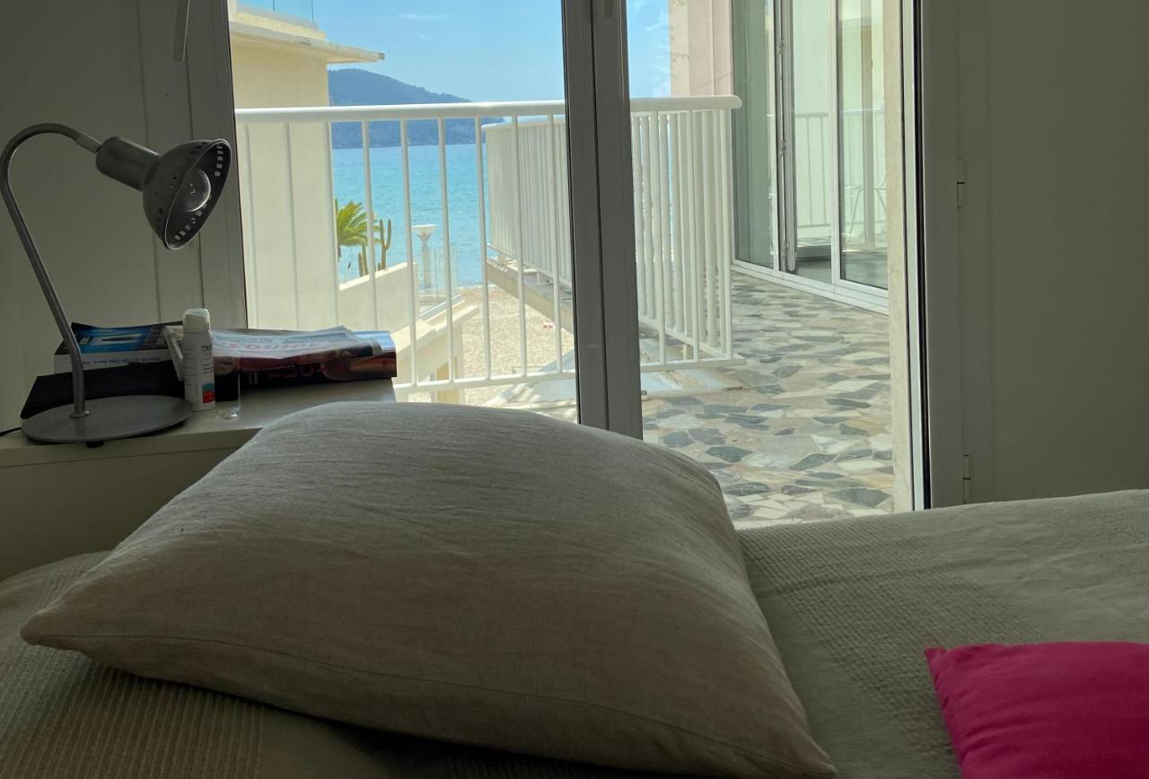 Les Pieds dans l'Ô - Appartement 50m2 Front de mer Saint-Cyr-sur-Mer Exterior foto
